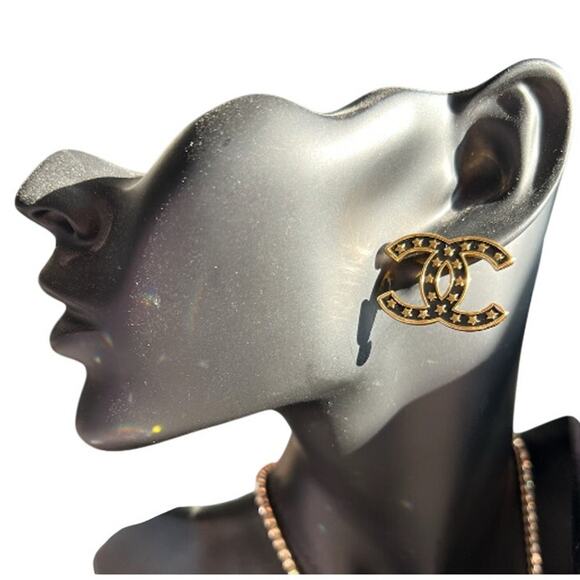 Chanel Gold and Black Interlocking Star CC Stud Earrings Autumn 2023 (CCXX015) - Picture 6 of 6